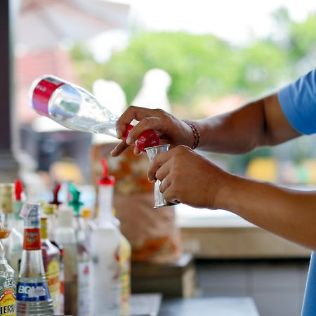 Puri Saron Hotel Seminyak Ngoại thất bức ảnh