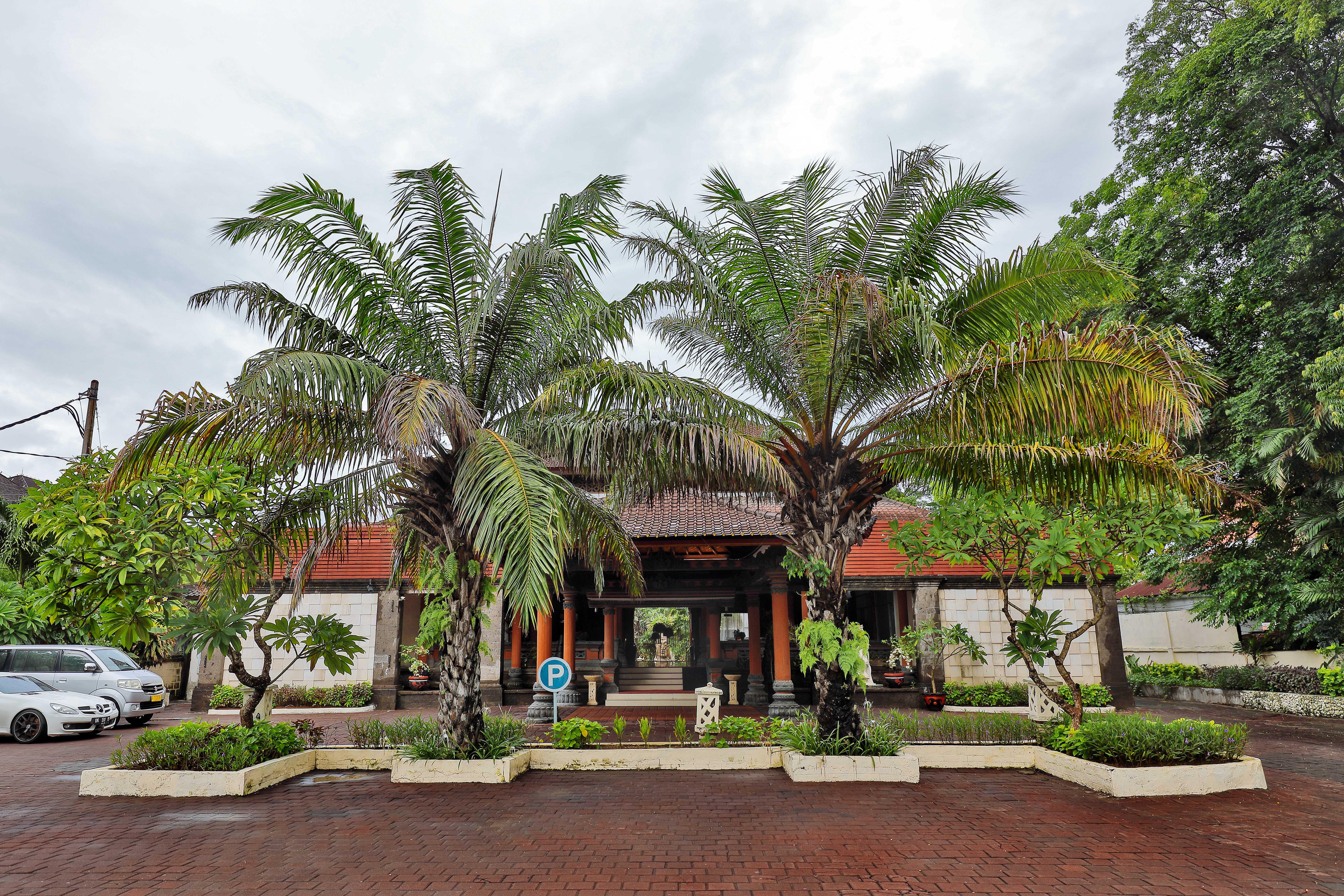 Puri Saron Hotel Seminyak Ngoại thất bức ảnh