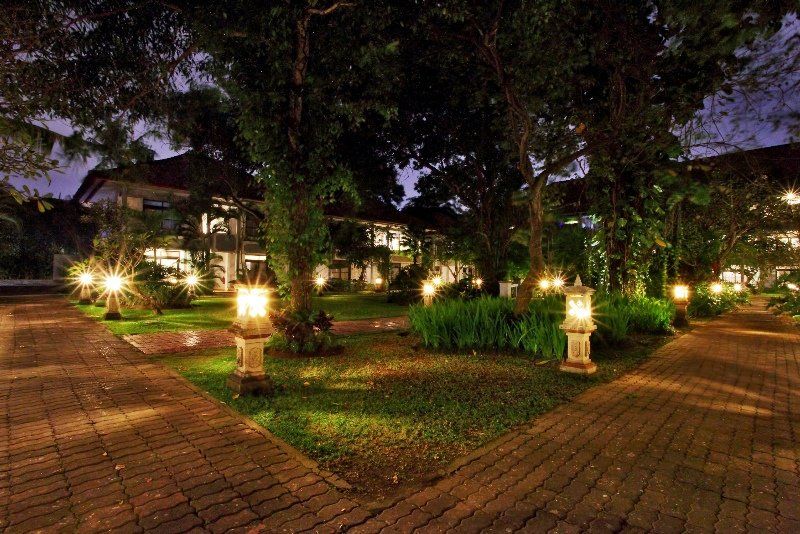 Puri Saron Hotel Seminyak Ngoại thất bức ảnh