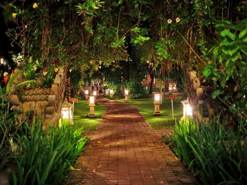Puri Saron Hotel Seminyak Ngoại thất bức ảnh
